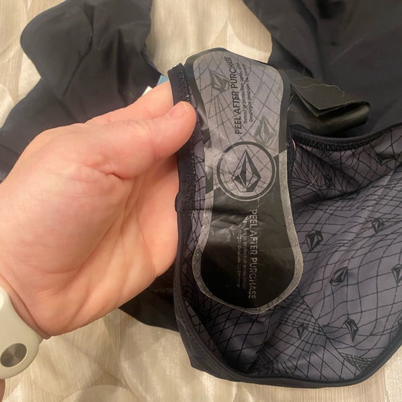 New volcom one piece black / reversible swim suit - Picture 2 of 6